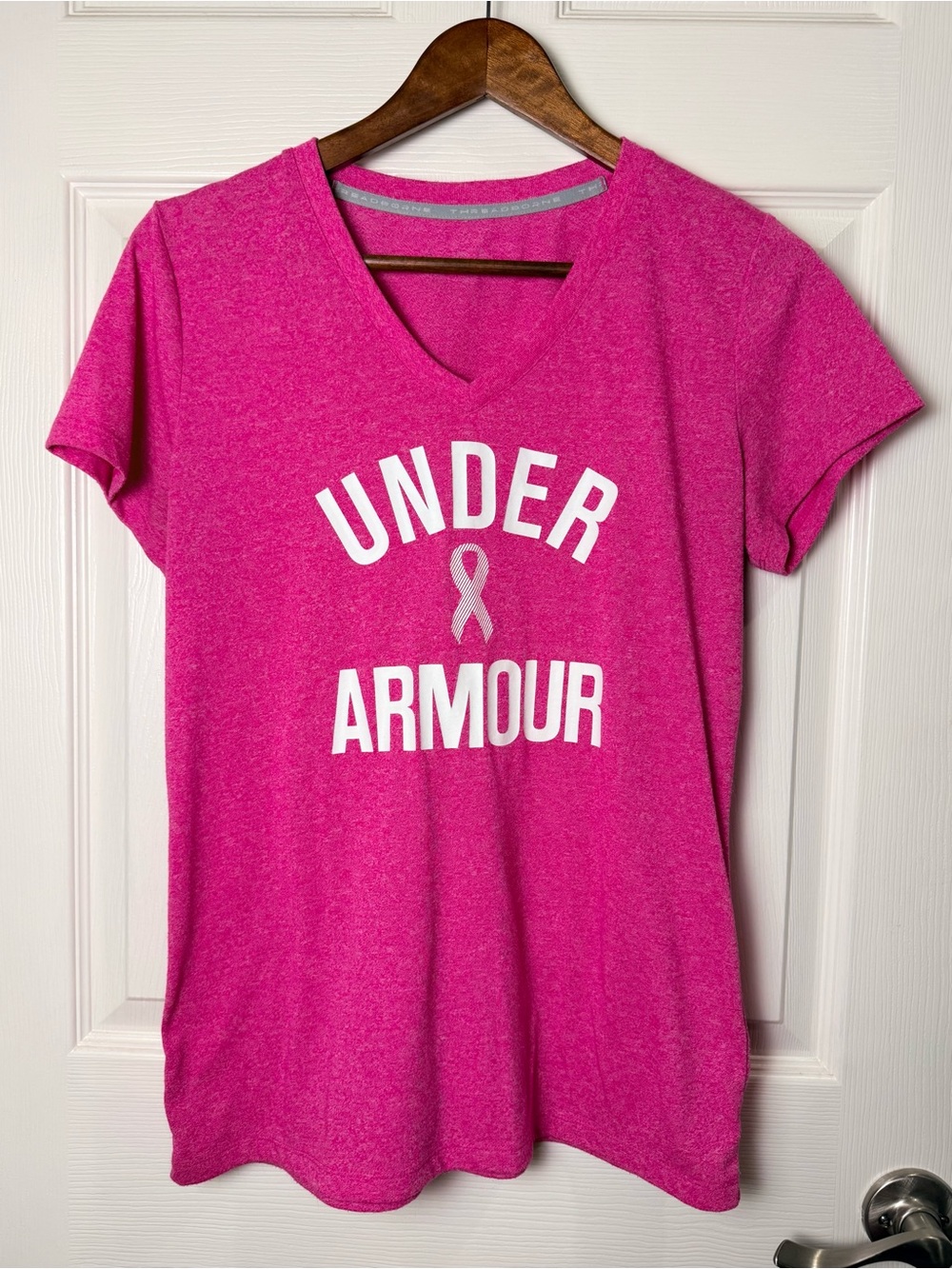 Under Armour V-Neck Short Sleeve Tee with Ribbon Graphic | Bright Pink